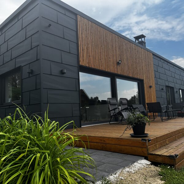 Prefa FX.12 fasādes panelis, P.10 Anthrazit | Privātmāja, Latvija | ©Axcelere metal