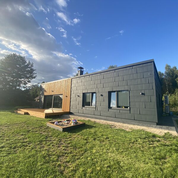 Prefa FX.12 fasādes panelis, P.10 Anthrazit | Privātmāja, Latvija | ©Axcelere metal