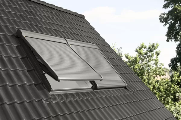 Saules gaismu aizturoši slēģi jumta logiem Velux